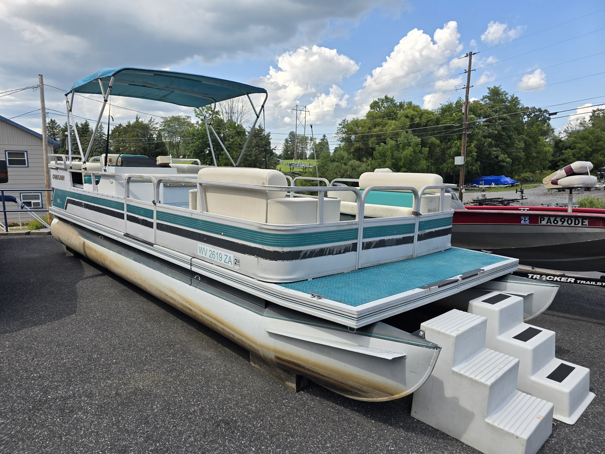 1993 CRESTLINER 2485 LSI